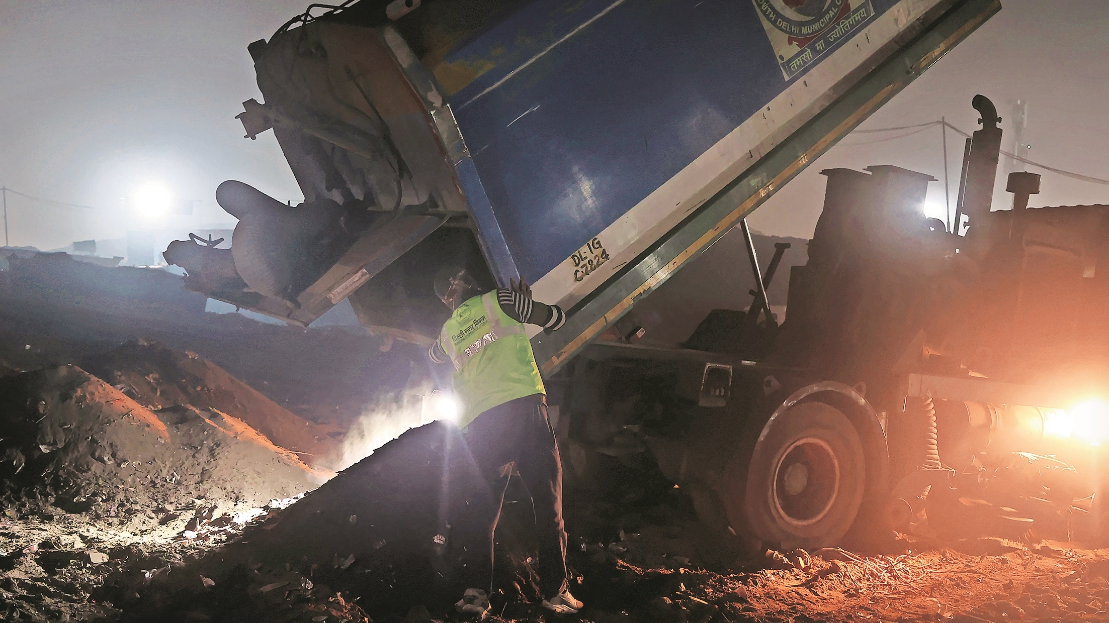 Road Sweepers Alone Can’t Fix Delhi’s Toxic Dust Problem