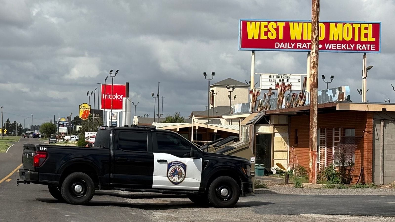 1 Dead, 10 Injured as Suspect Dies After Standoff