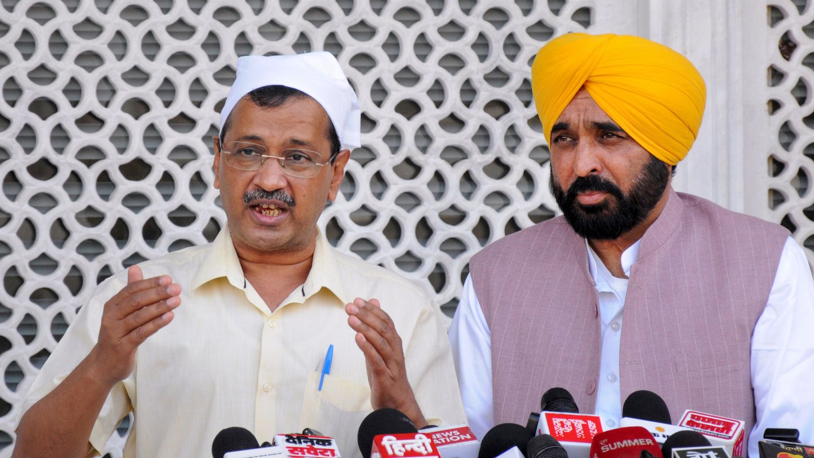 Punjab: Arvind Kejriwal declares Bhagwant Mann as CM face, hints at early elections | Chandigarh News