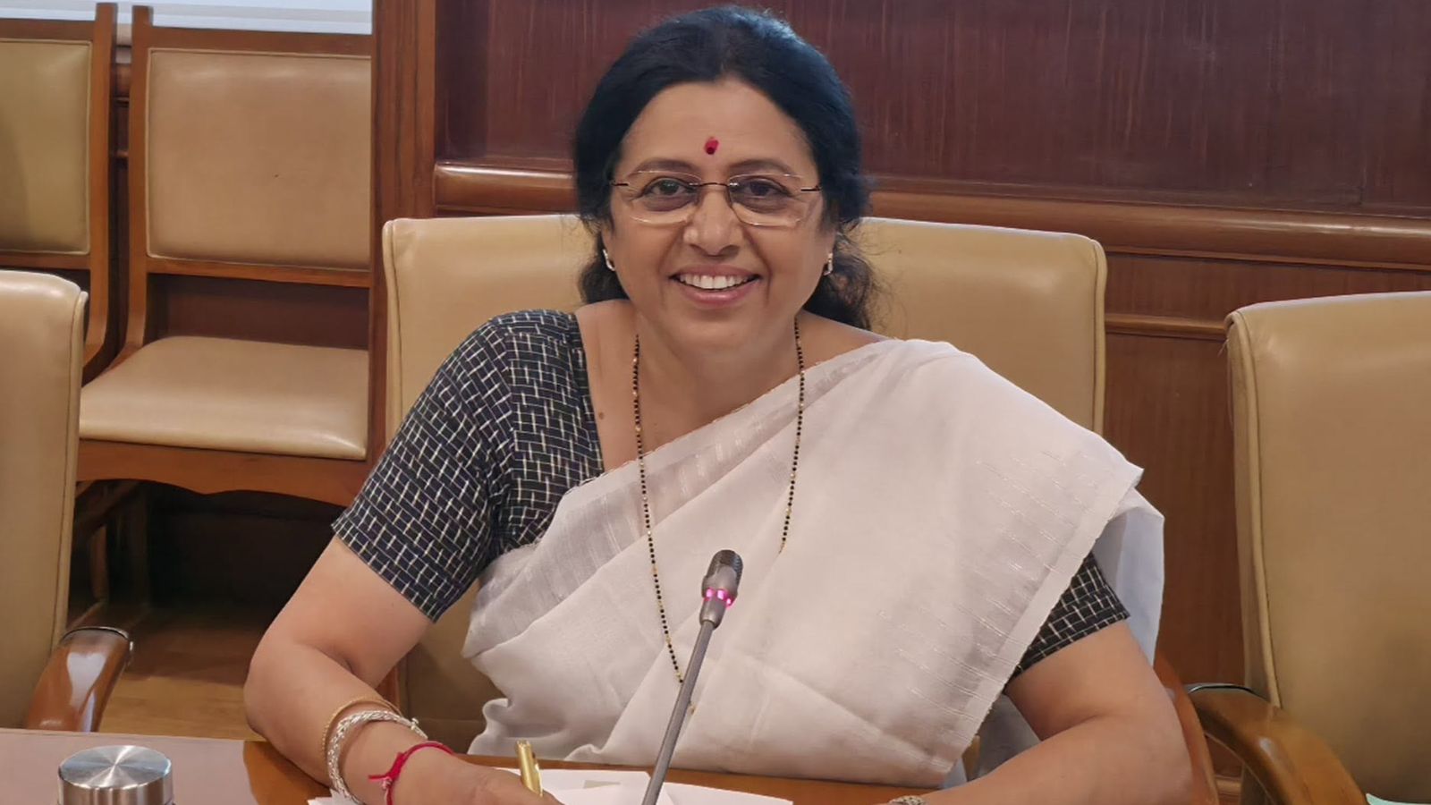 Sarthi event in Pune: BJP MP Medha Kulkarni walks off stage, says she felt insulted after caste remark | Pune News