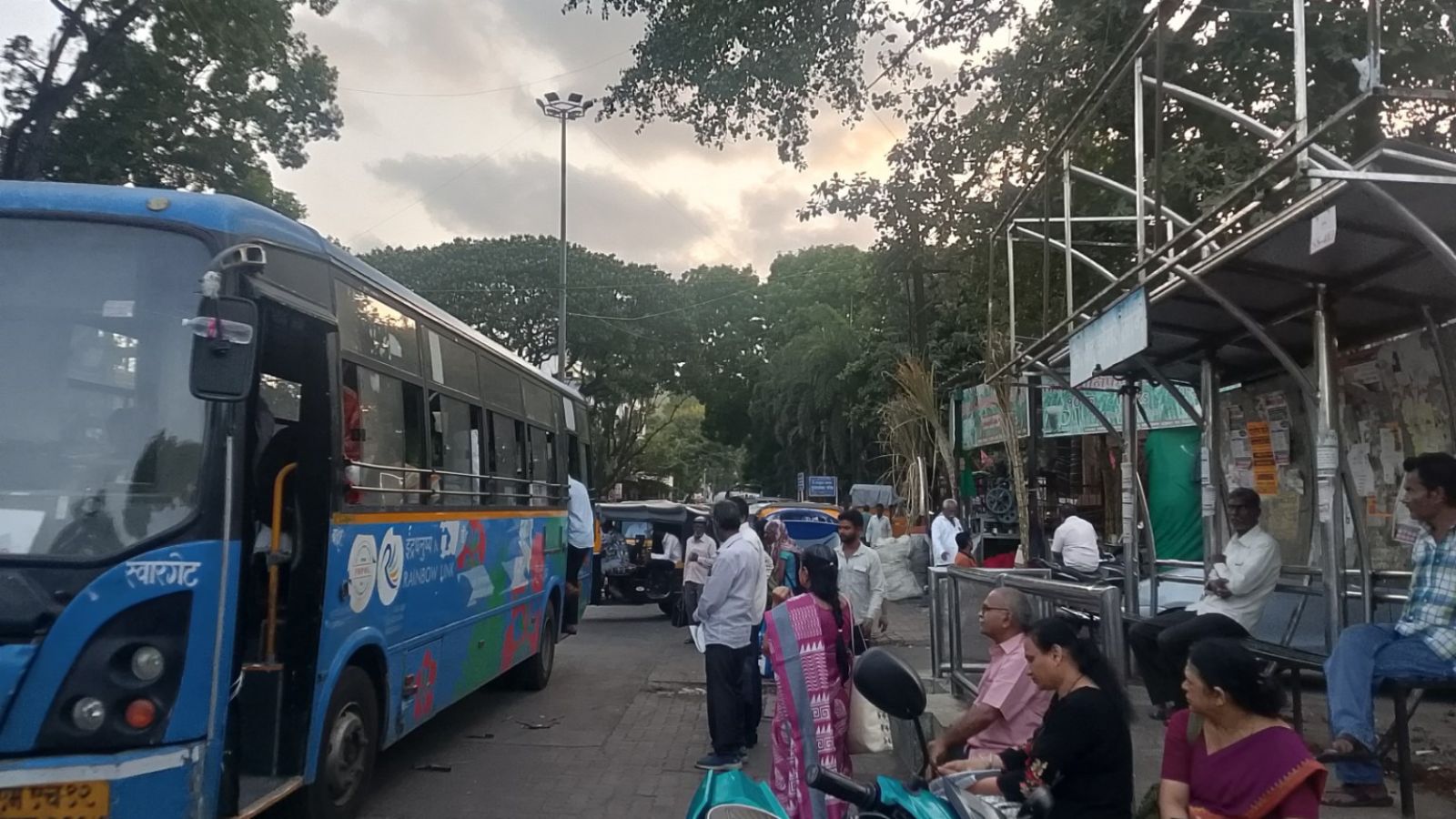 Pune’s PMPML commuters battle delays, shelterless stops | Pune News
