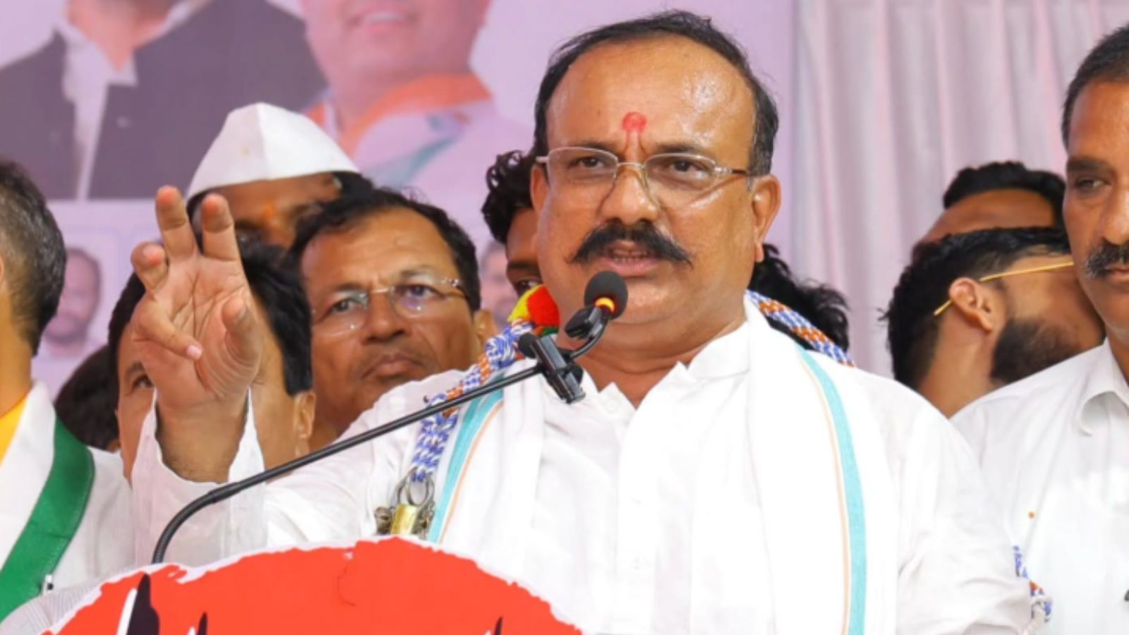 Congress holds whip march to ‘wake up anti-farmer Modi Government’ | Pune News