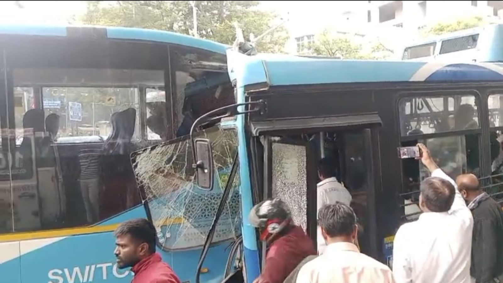 BMTC bus crashes into another bus in Bengaluru, many passengers hurt