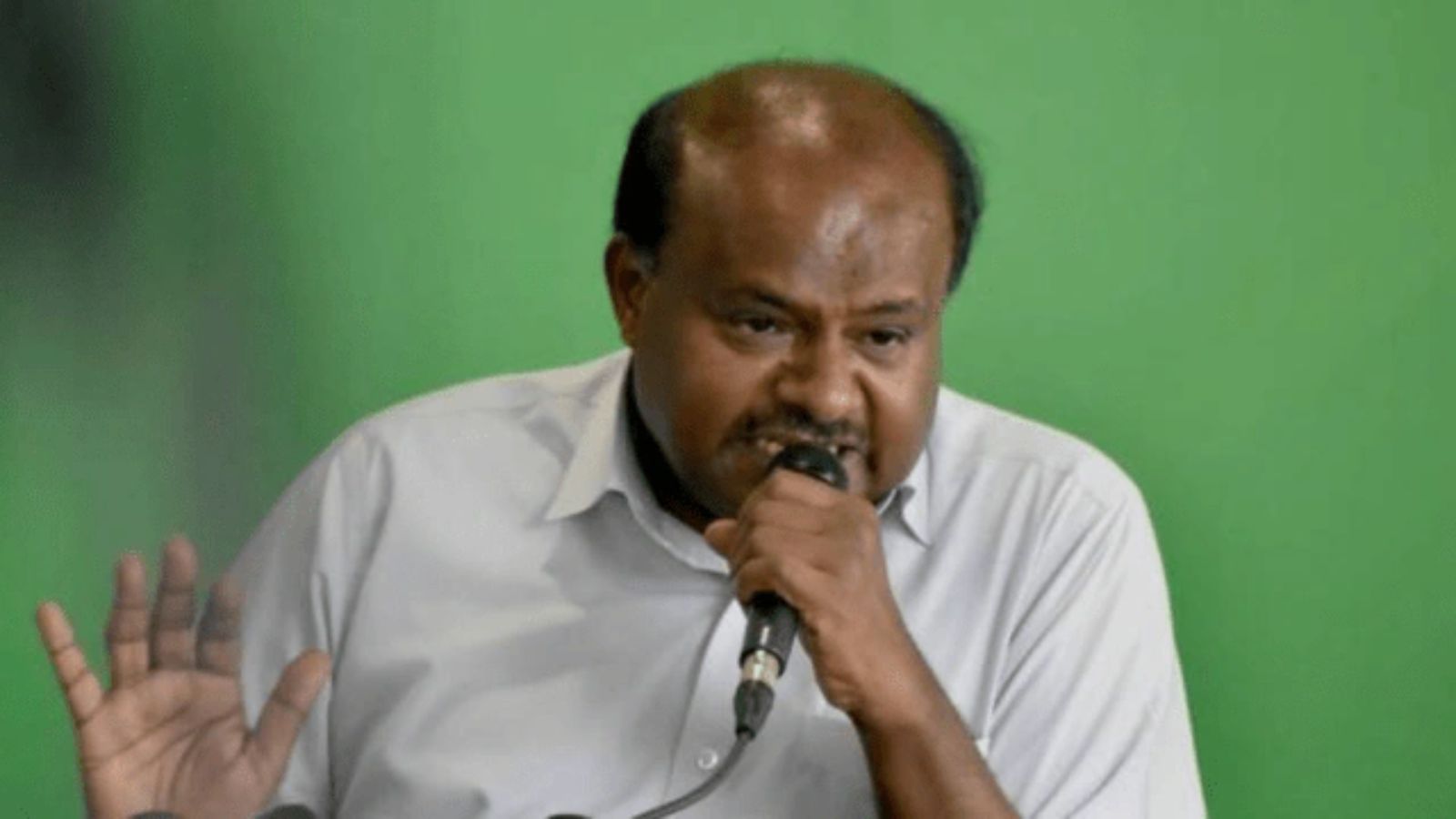 Kumaraswamy sees bid to block HMT revival behind order to recover Rs 15,000-cr land | Bangalore News