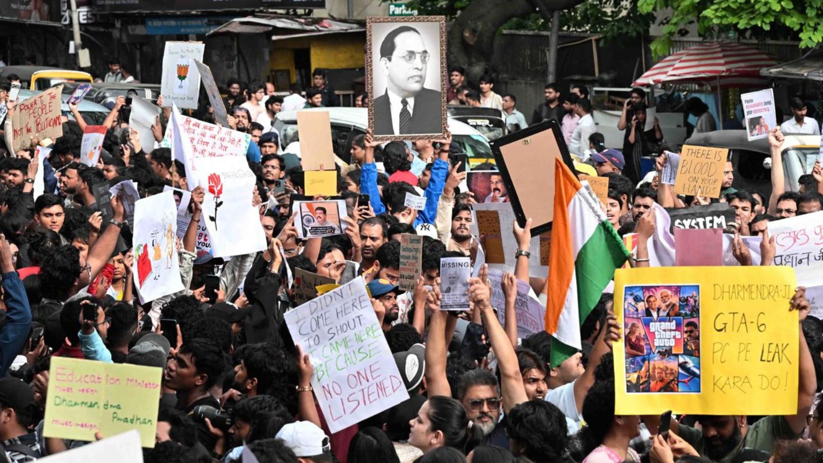 Water cannons used, women & children bleeding: Maharashtra students at Jantar mantar | Pune News