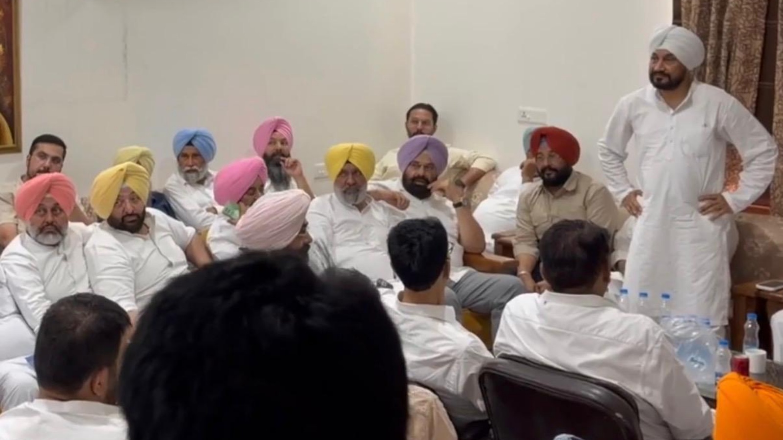 Punjab Congress row: 20 MLAs, former legislators turn up at Channi’s residence | Chandigarh News