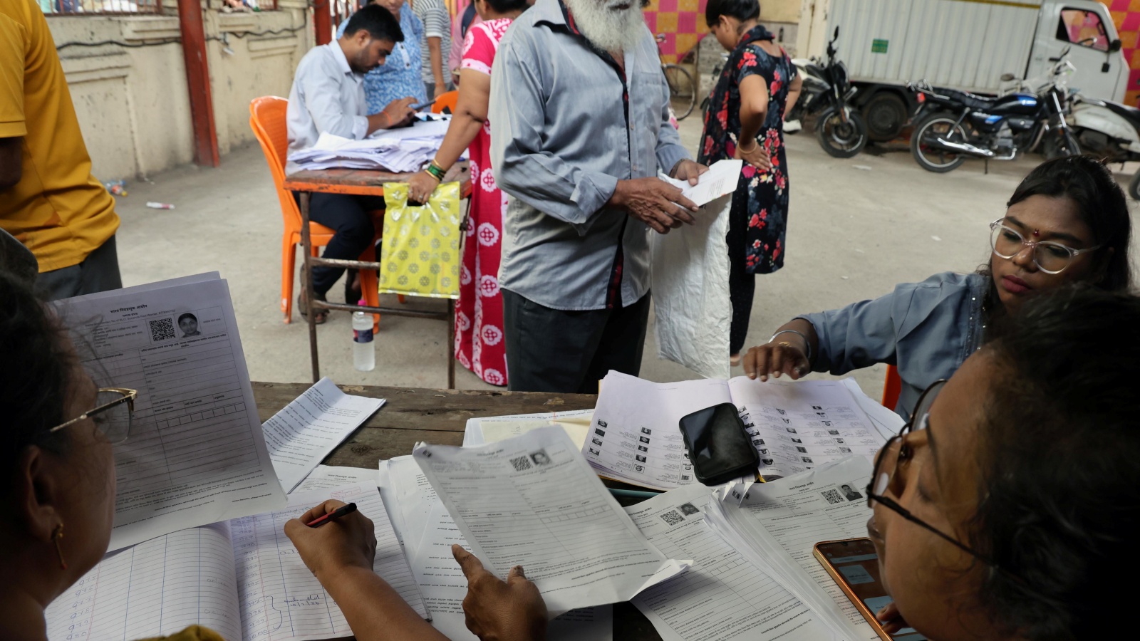 SIR deadline for Maharashtra extended; voter verification to continue till August 8 | Mumbai News