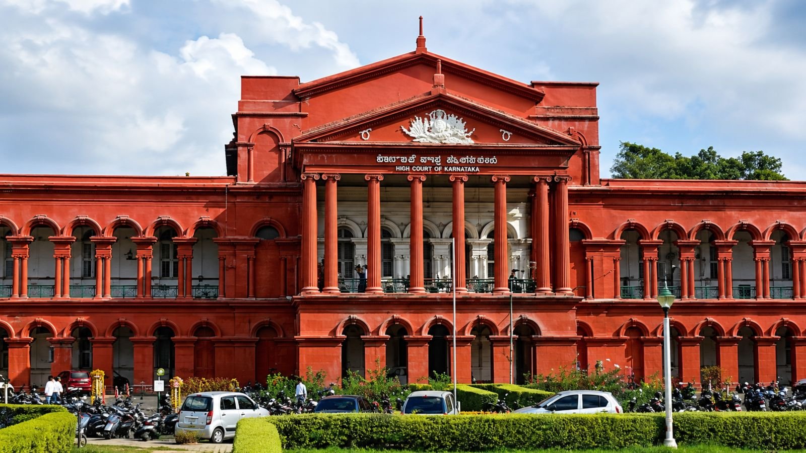 Karnataka HC slams Civil Judge involved in road rage incident, halts probe against 2 | Bangalore News