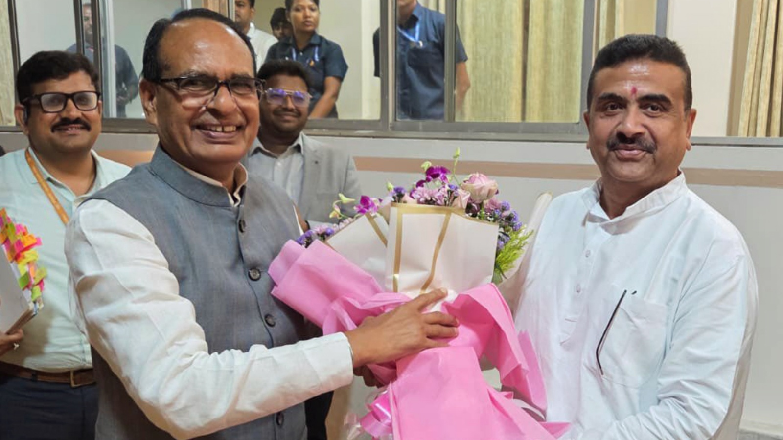 CM meets Union Minister Shivraj Chouhan Centre approves one lakh rural houses, allocates Rs 1,000-cr for 2400 km roads | Kolkata News