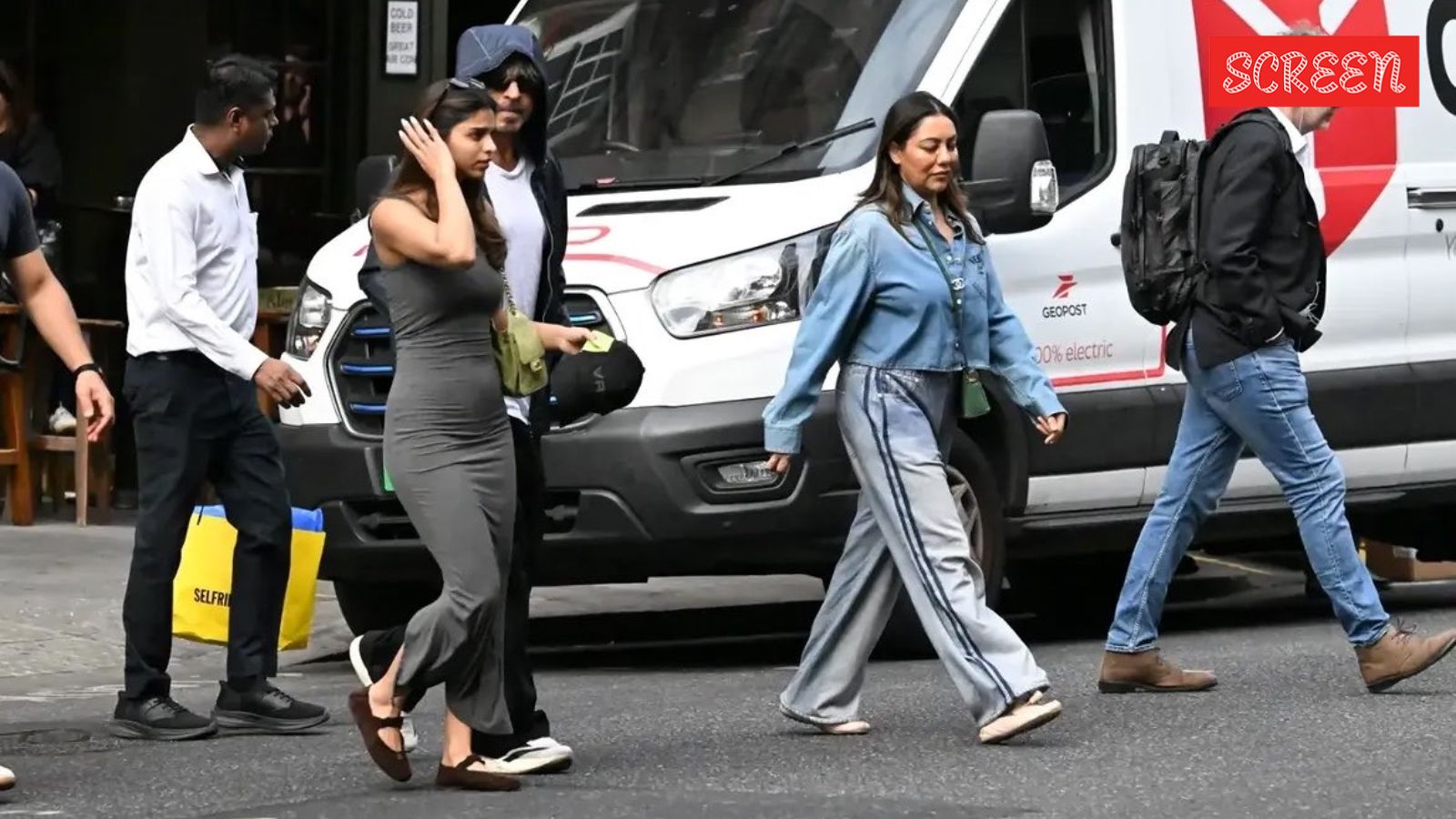 Shah Rukh Khan spotted in London on family vacation, maintains silence on CJP protests | Bollywood News