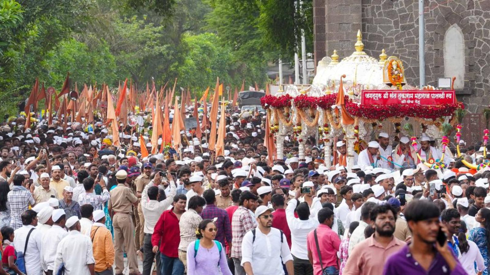 Better roads, foot massage, cleaner toilets: Pilgrims welcome improved facilities on the Wari route | Pune News