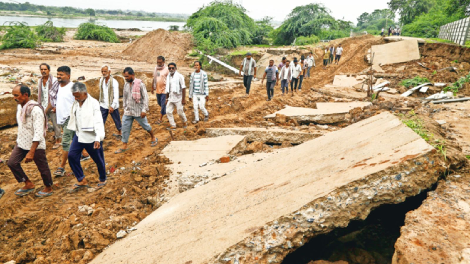 Traffic resumes on 2 highway stretches as water recedes
