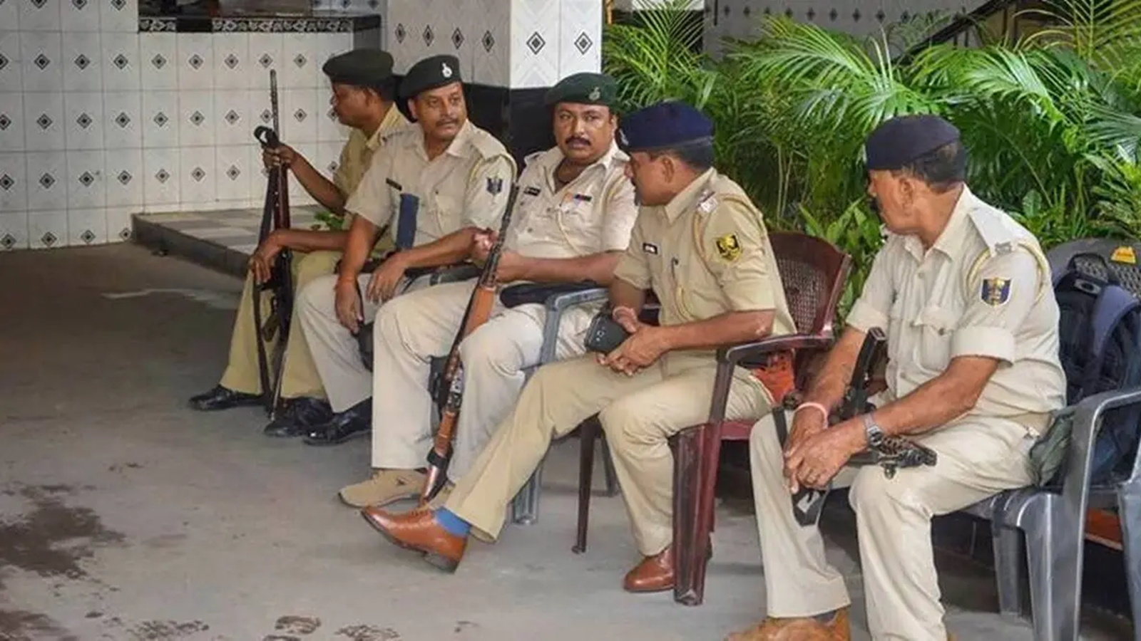 Chhattisgarh: Four ‘juveniles’ murder watchman, escape from observation home | India News