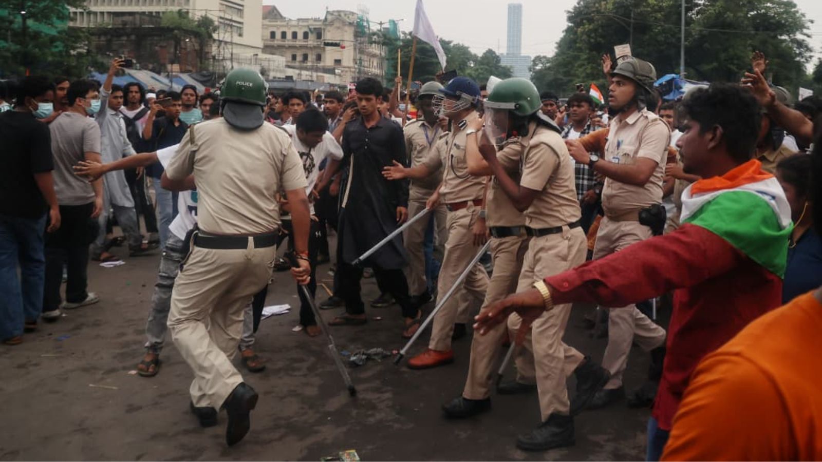 Kolkata students’ protest: Police, protesters clash as agitators hurl shoes, pelt stones | Kolkata News