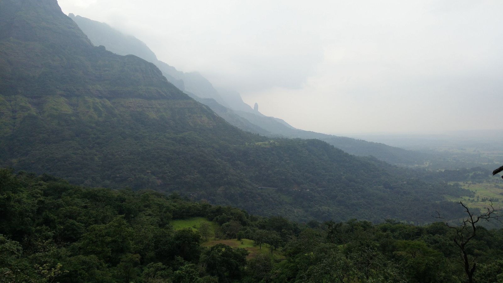 Malshej Ghat tragedy: 2 youngsters drown at Maharashtra tourist spot, bodies retrieved | Pune News