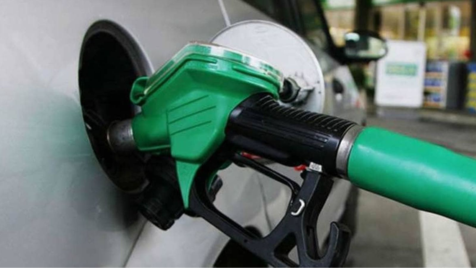 Petrol pumps across Pakistan set for nationwide strike after pricing talks fail | World News