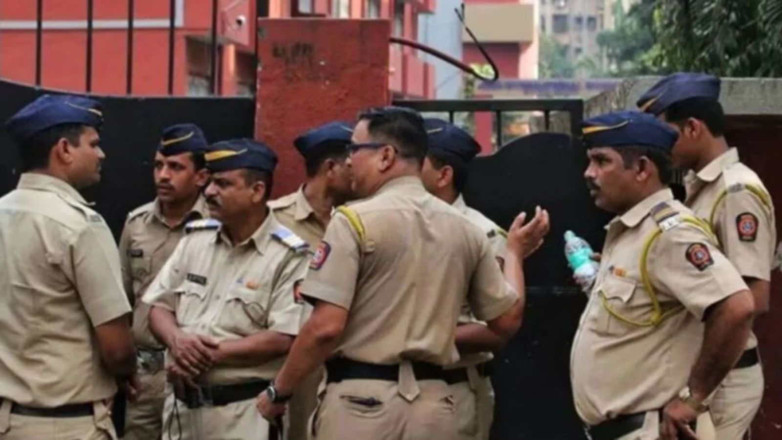Stone pelting during Hanuman Chalisa recital in Southwest Delhi | Delhi News